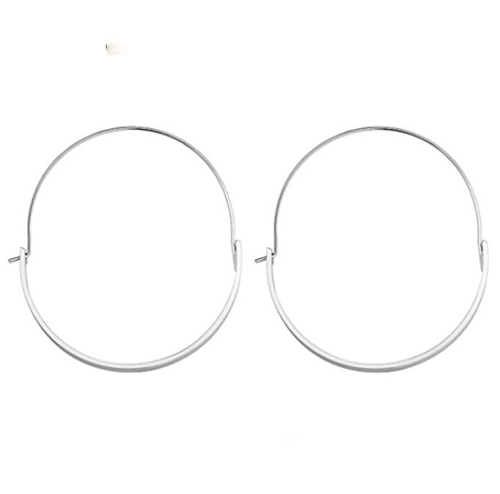 Pendientes tipo Aro en acero con la base más amplia.