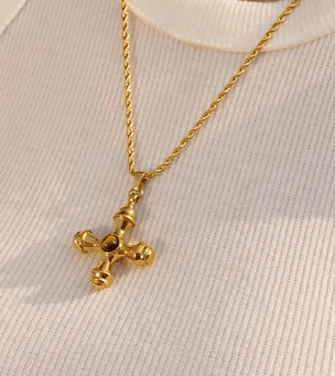 Collar dorado en acero con cruz y ojo de tigre