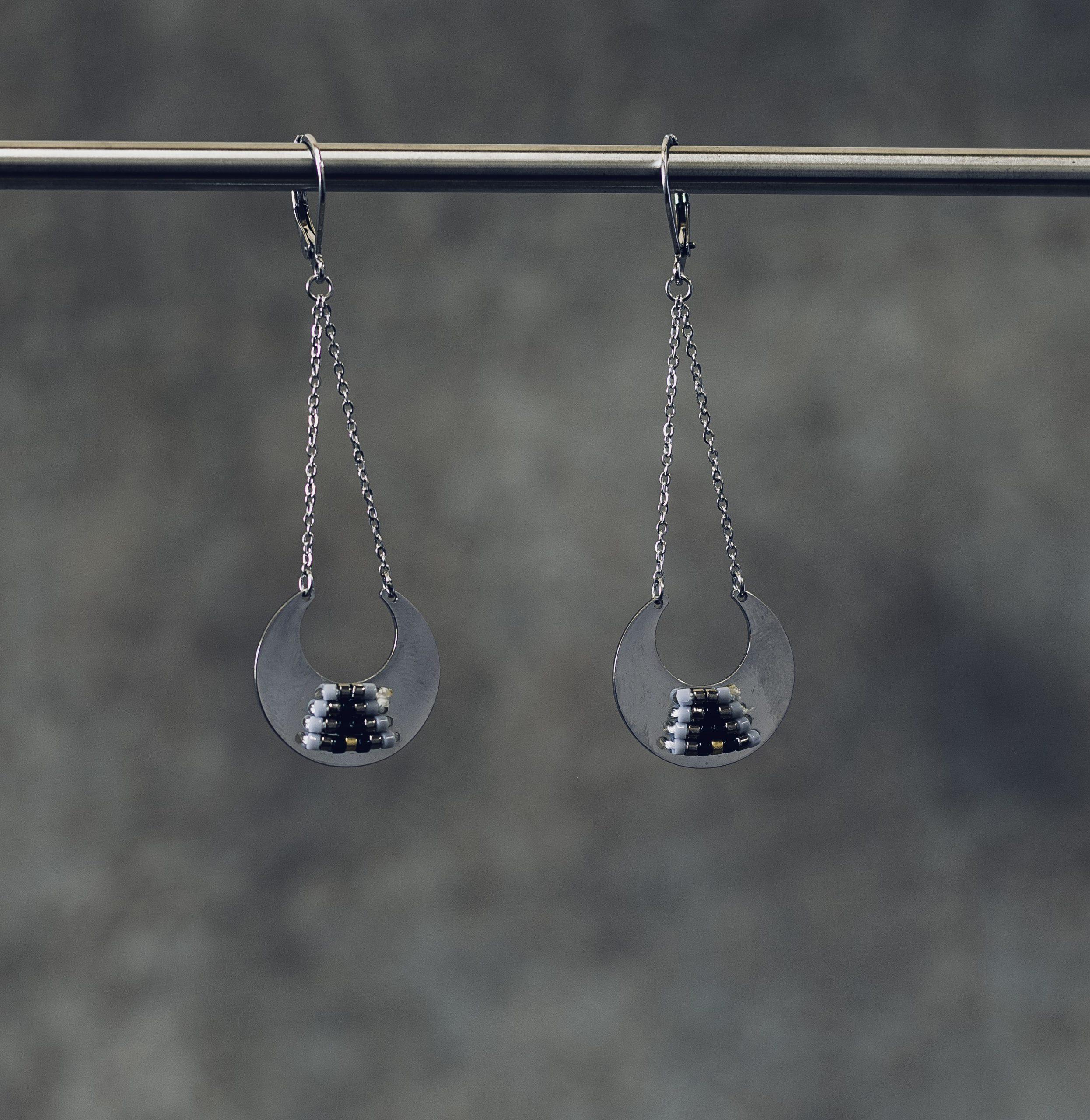 pendientes en acero antialérgico en forma media luna