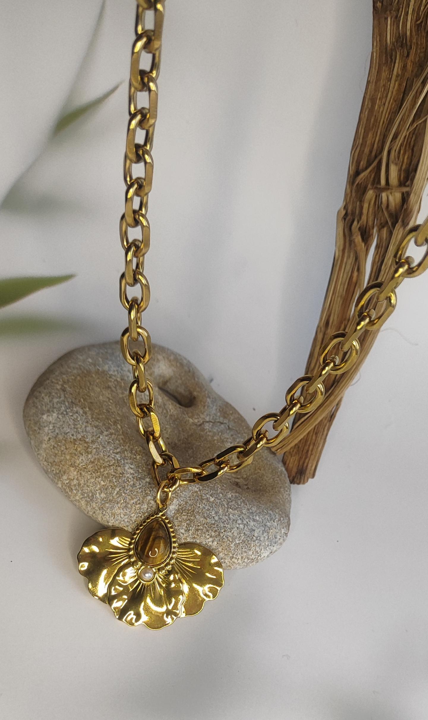 Collar dorado con ojo de tigre central Collar dorado con ojo de tigre central