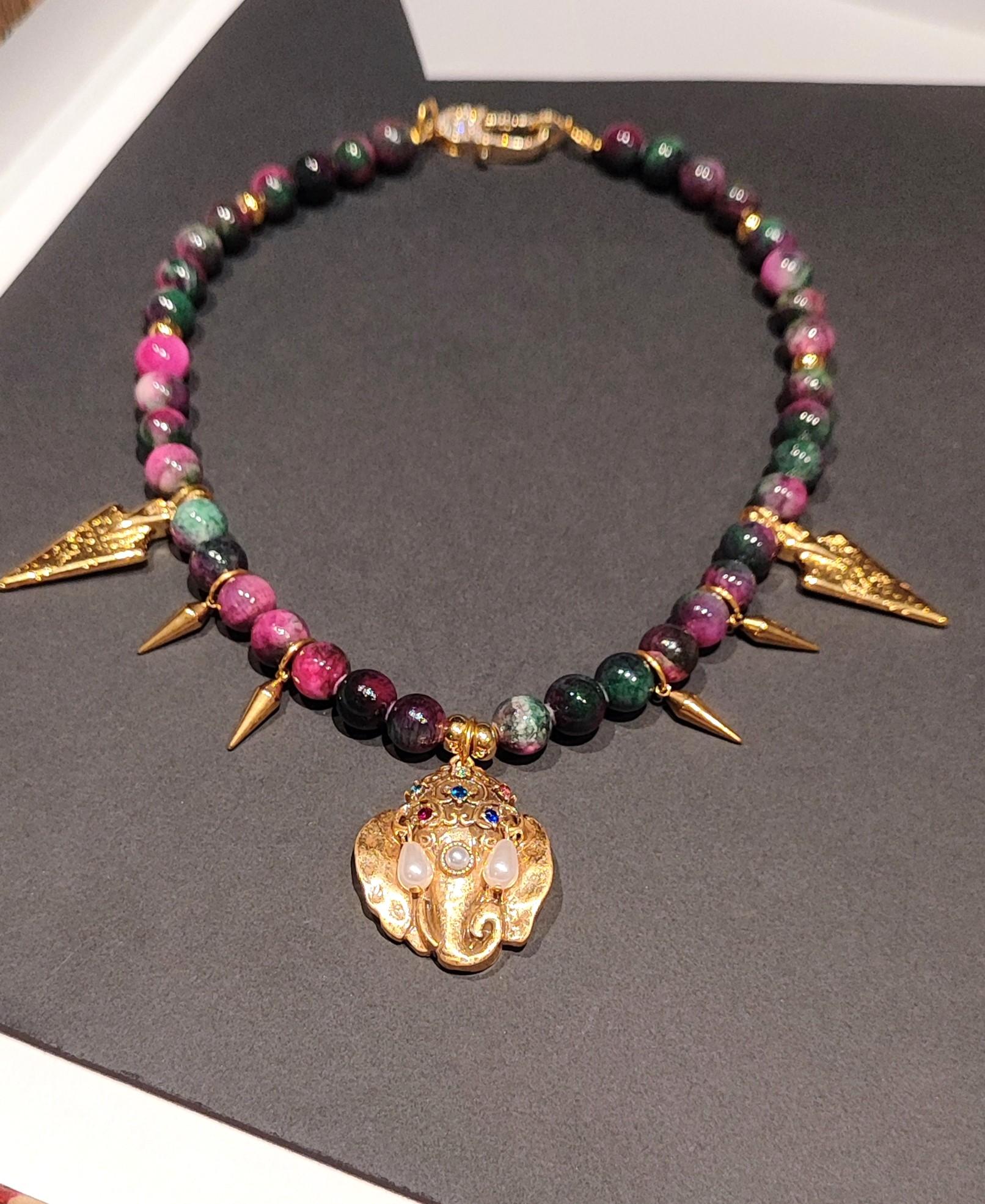 gargantilla jaspe con cabeza de elefante en bronce gargantilla jaspe con cabeza de elefante en bronce