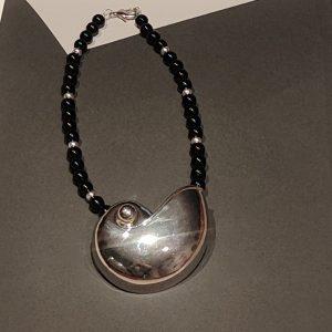 Collar caracola plateada