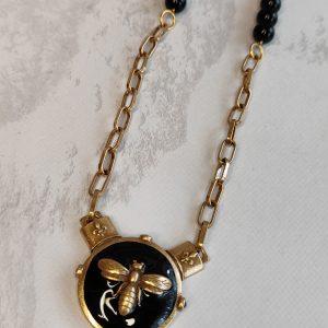 Collar en acero con ágata negra