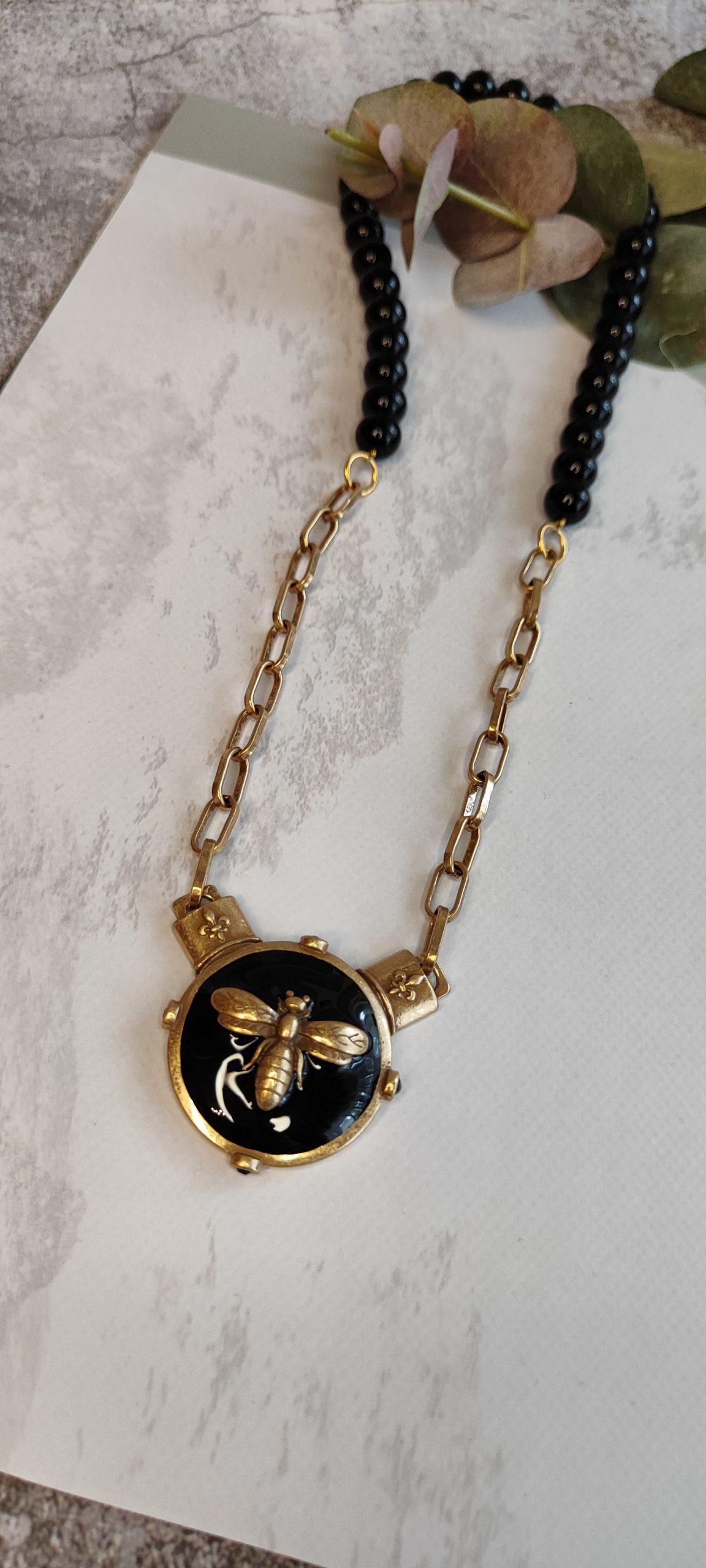 Collar en acero con ágata negra