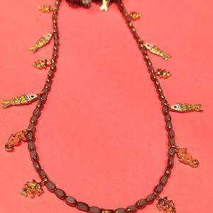 Collar cristal morado con peces en acero dorado
