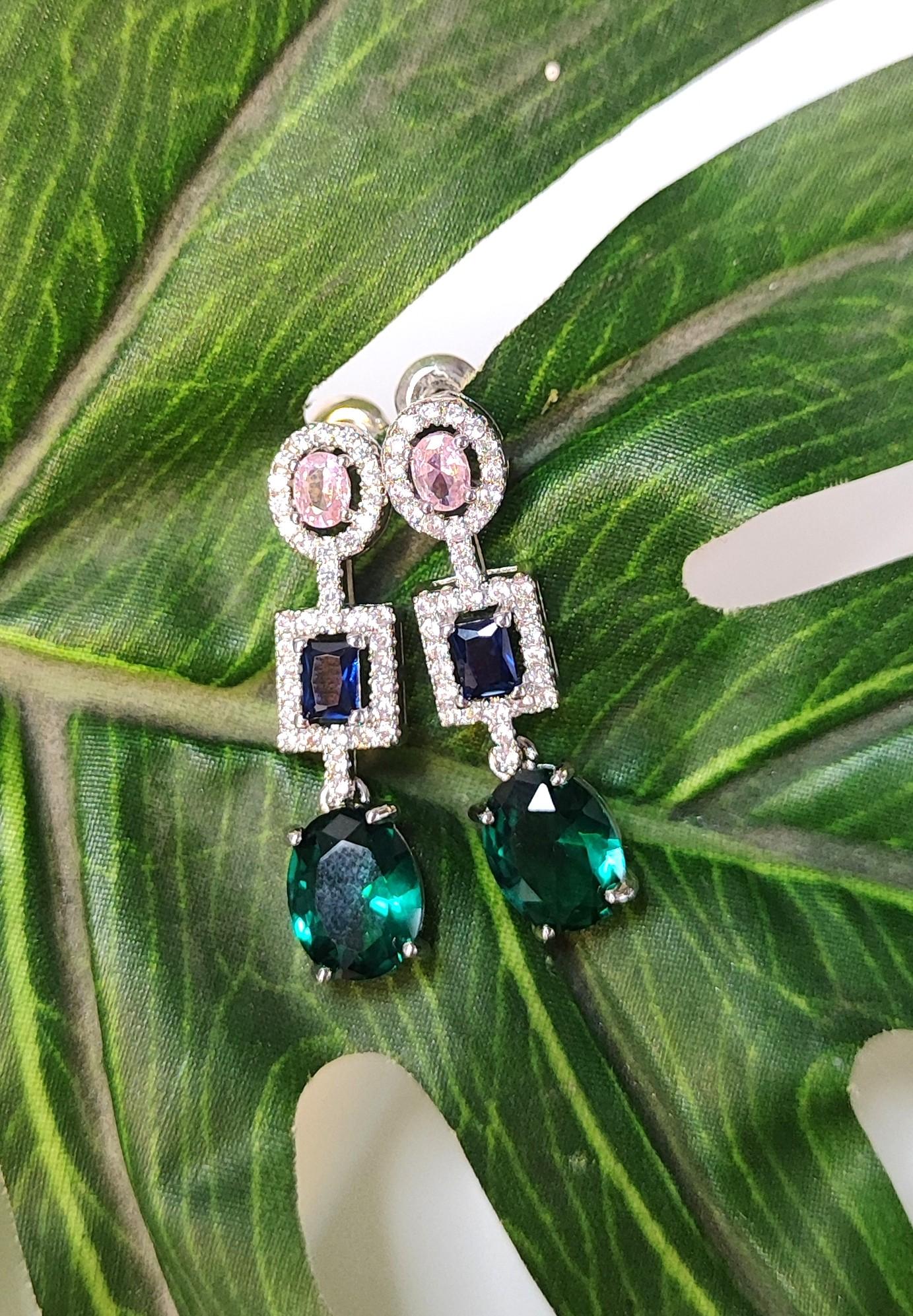 pendientes en plata con circonitas en color verde