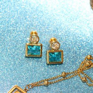 pendientes dorados con cristal circonita en color azul