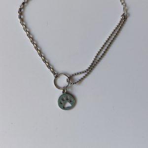 pulsera doble cadena en acero plateado con adorno placa patitas perro