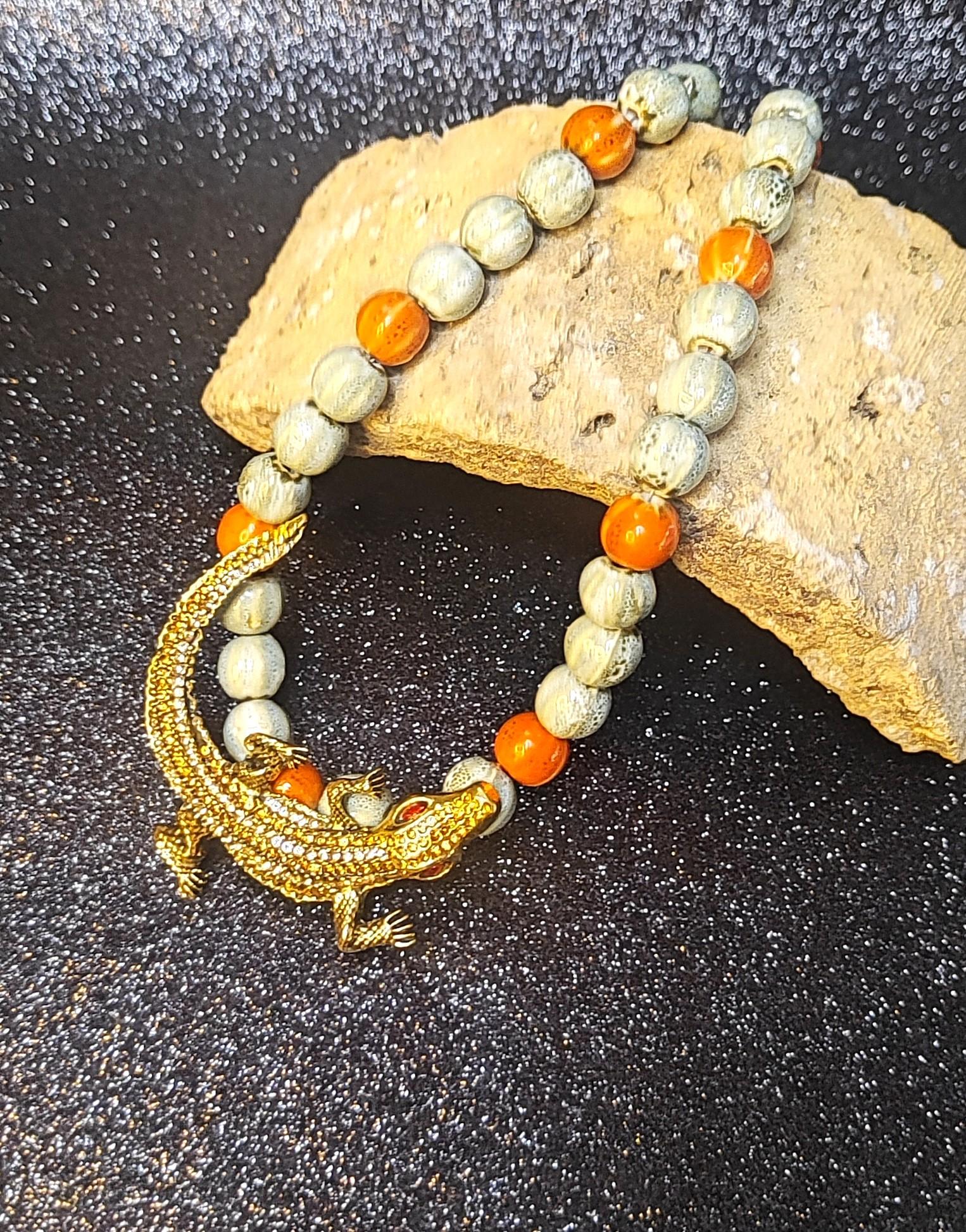 gargantilla en cerámica dos tonos con adorno lagarto con circonitas cristal naranja