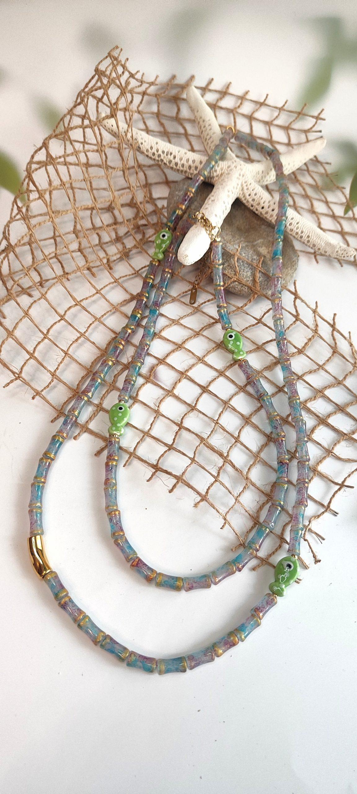 collar cristal varios colores con peces verdes de ceramica