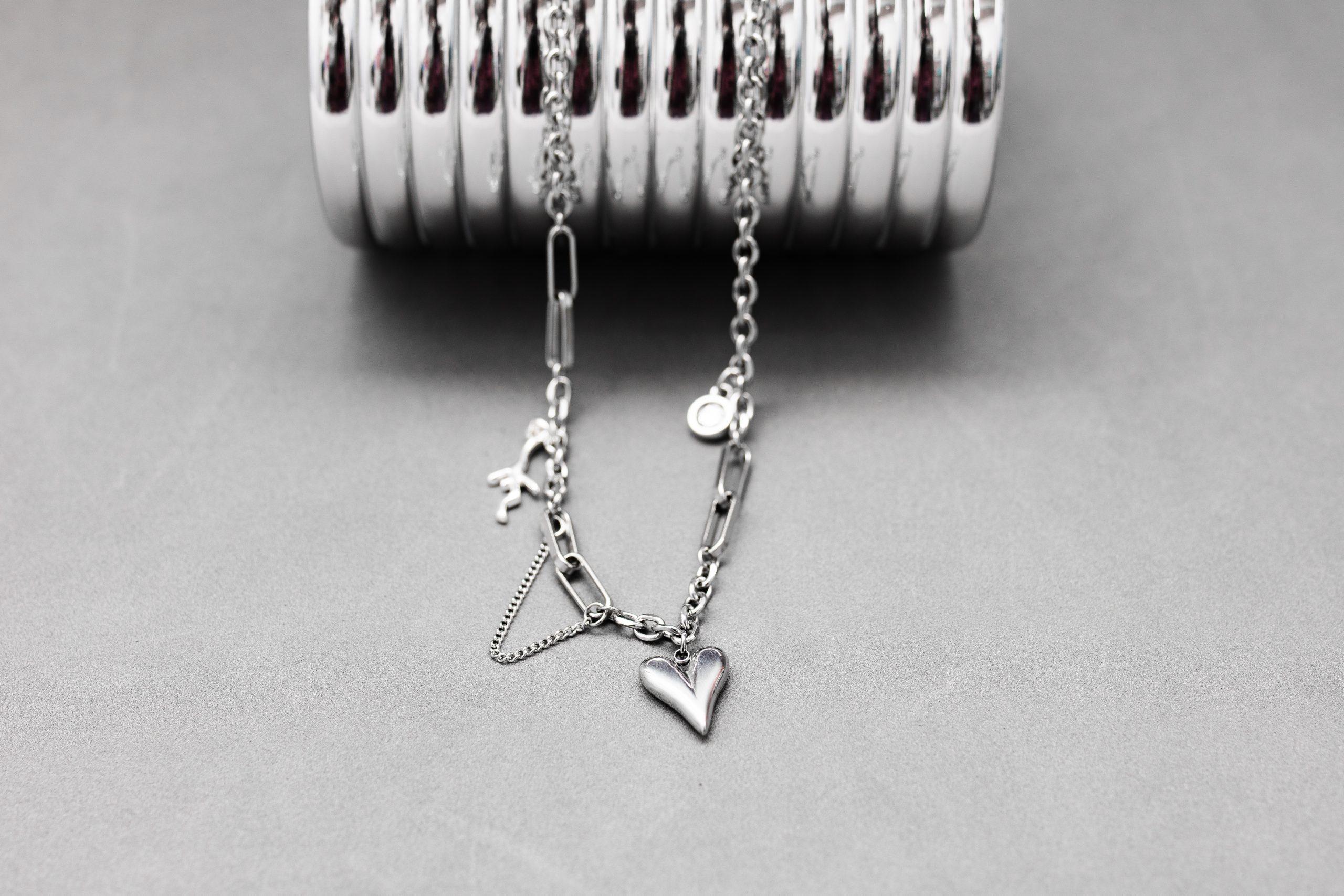 collar cadena eslabón plateada con corazón