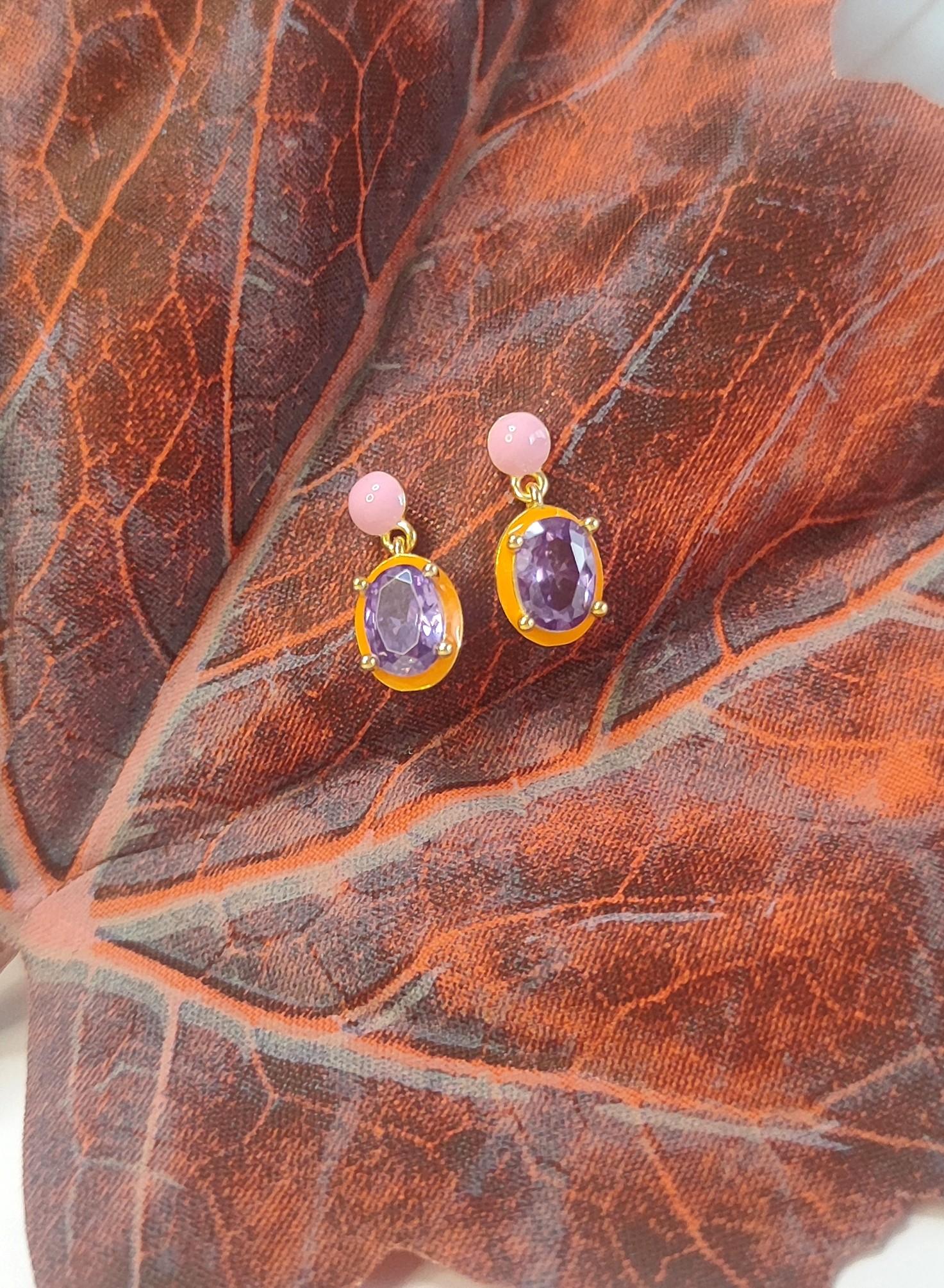 pendientes pequeños con circonita redonda en color lila y metacrilato rosa y naranja pendientes pequeños con circonita redonda en color lila y metacrilato rosa y naranja