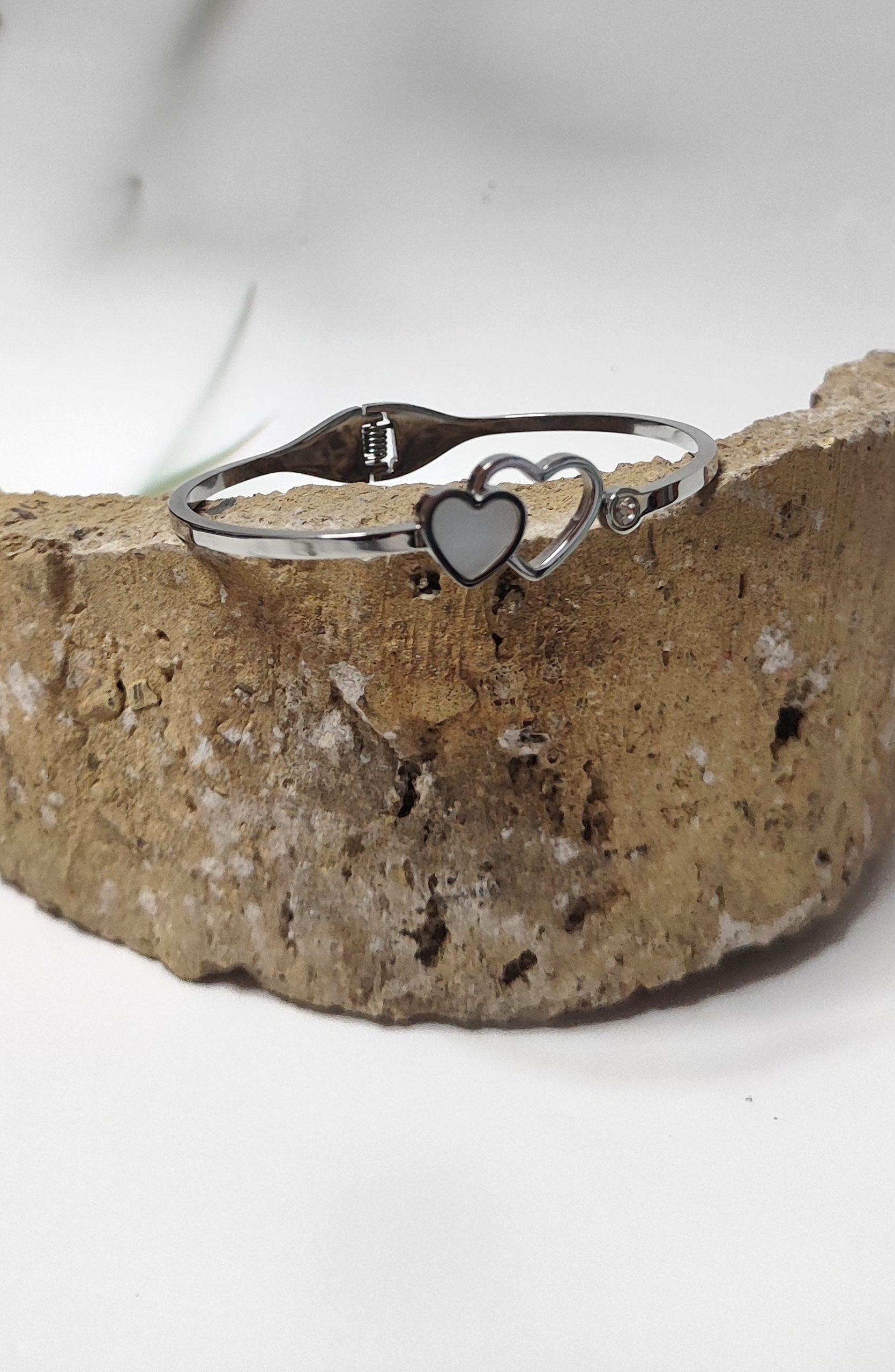 pulsera acero plateado con corazones