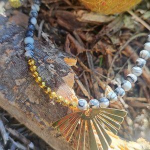 collar cadena eslabón en acero mate dorado con mineral ágata negra