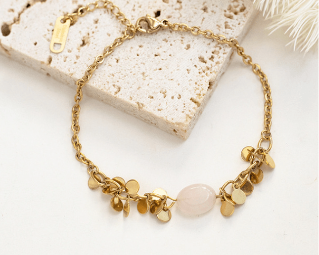 pulsera acero dorada con mineral cuarzo rosa
