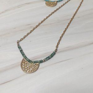 collar acero dorado con ágata verde