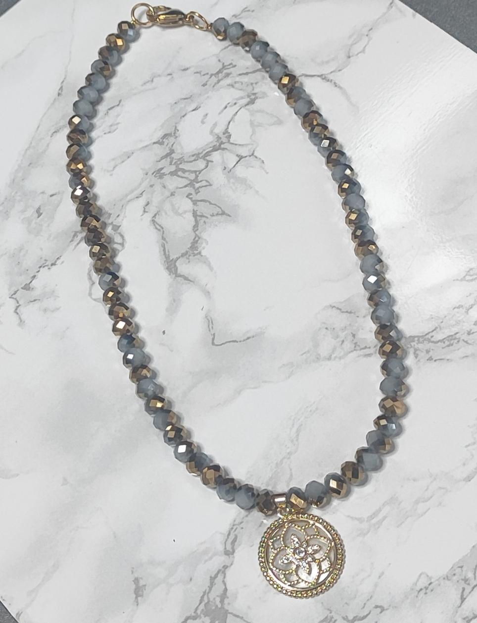 collar acero dorado con cristal irisado