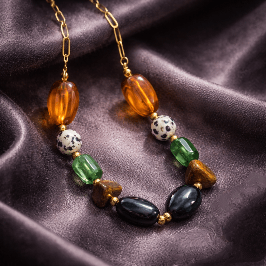 collar piezas acrílicas y mineral acero dorado