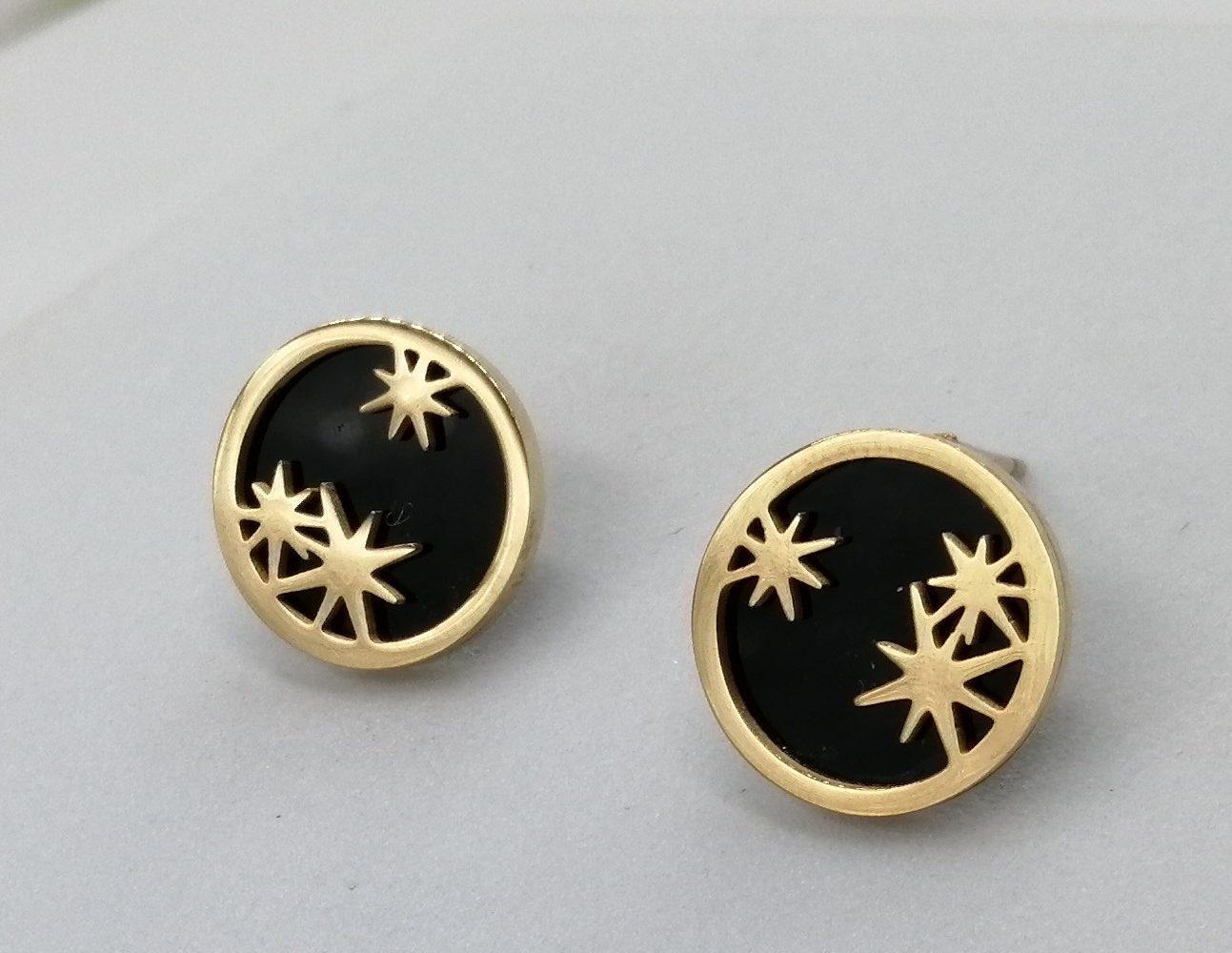 pendientes redondos pequeños en acero dorado