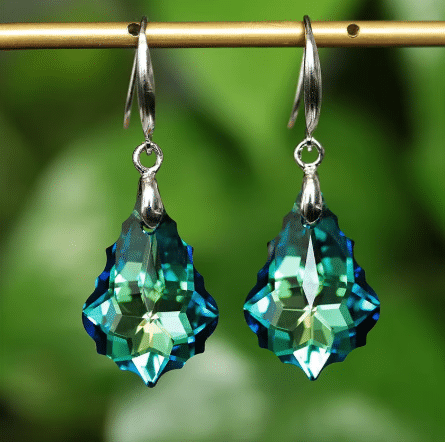 Pendientes largos color verde en acero plateado Pendientes largos color verde en acero plateado